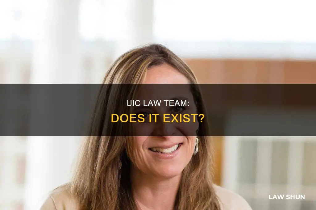 does university of illinois chicago have a law team