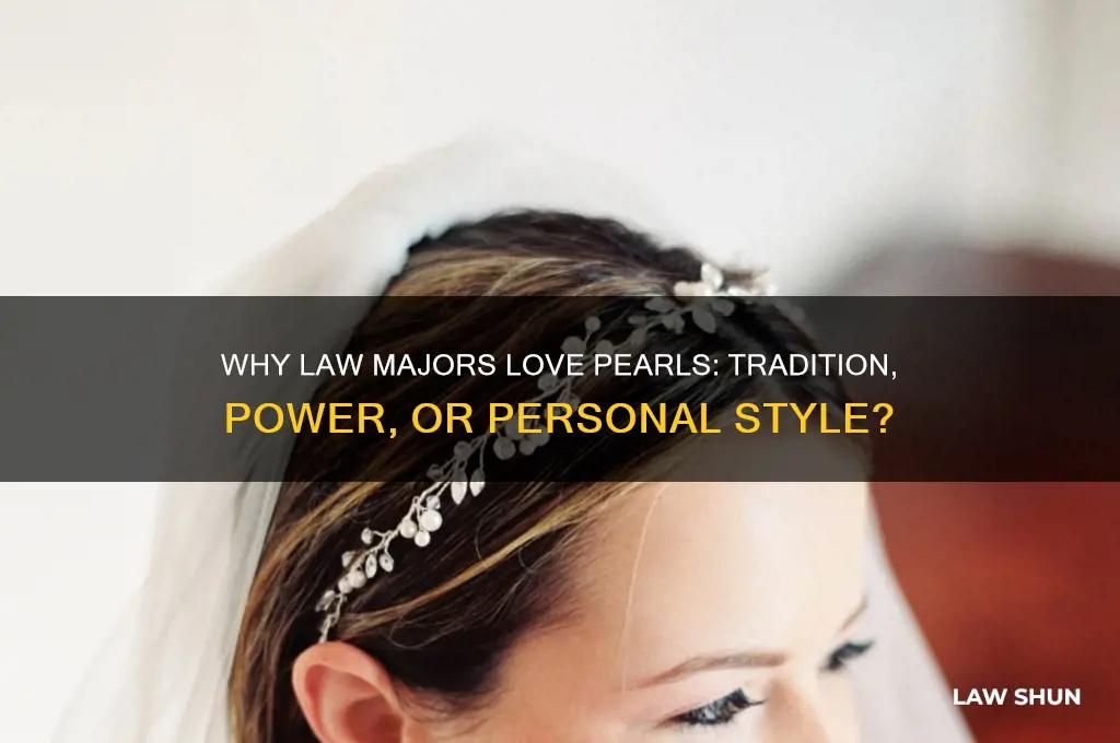 why do law majers wear pearls